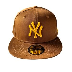 New Era 59Fifty 7 3/8 NY Yankees League Essential Peanut Colorway Fitted Hat